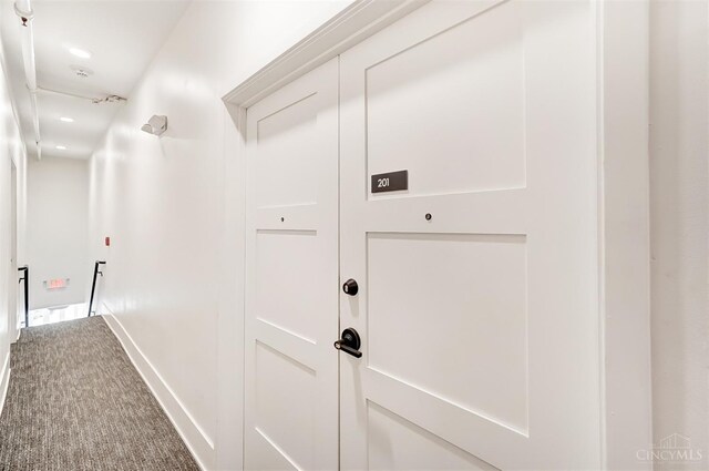 32 E Court St Unit 201, Cincinnati, OH 45202 - hallway with carpet floors and baseboards
