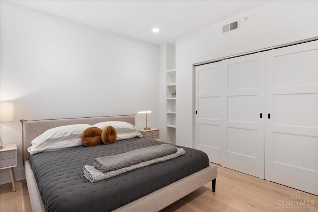32 E Court St Unit 201, Cincinnati, OH 45202 - bedroom with light wood-type flooring, recessed lighting, a closet, and visible vents