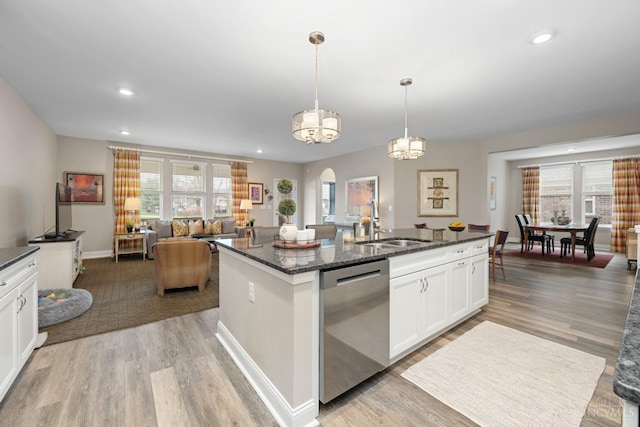 2612 Virgie Ct, Deerfield Twp, OH 45140 - kitchen with stainless steel dishwasher, a sink, a kitchen island with sink, a healthy amount of sunlight, and light wood finished floors
