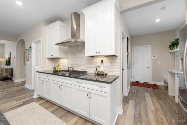2612 Virgie Ct, Deerfield Twp, OH 45140 - kitchen featuring light wood-style floors, wall chimney exhaust hood, baseboards, and decorative backsplash
