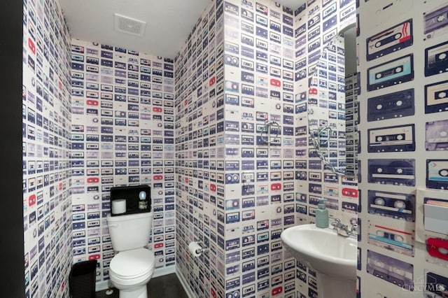 2481 Crosley Mdw, Colerain Twp, OH 45239 - bathroom with visible vents, a sink, toilet, wallpapered walls, and a city view