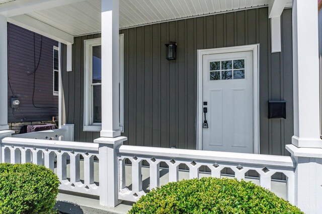 1318 Knowlton St, Cincinnati, OH 45223 - entrance to property with covered porch