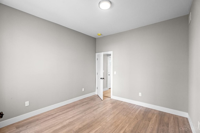 1318 Knowlton St, Cincinnati, OH 45223 - empty room with light wood-style flooring and baseboards