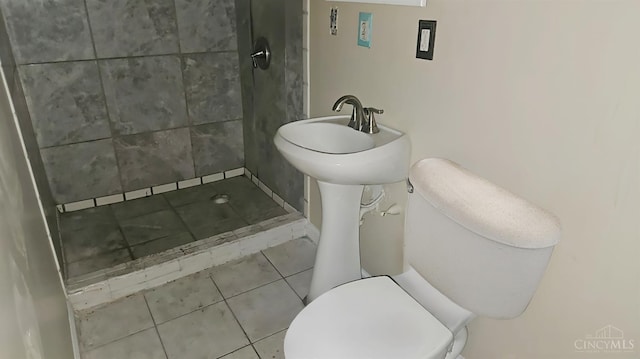 1847 Carnes Rd, Monroe Twp, OH 45157 - bathroom with tile patterned floors and a tile shower