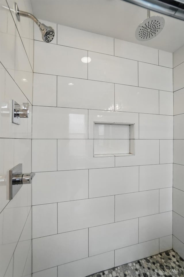 1308 Broadway St Unit 2, Cincinnati, OH 45202 - full bath featuring a tile shower