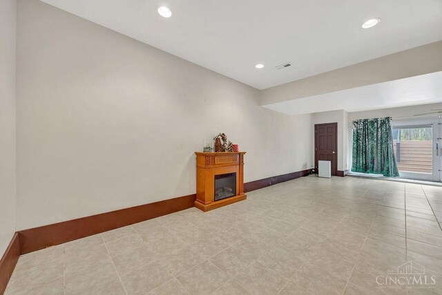 4092 Snowhill Rd, Perry Twp, OH 45118 - unfurnished living room featuring baseboards, a glass covered fireplace, visible vents, and recessed lighting