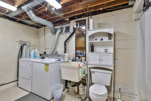 115 Maple Ave, Lebanon, OH 45036 - laundry area with washing machine and dryer, a sink, and laundry area