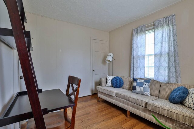 115 Maple Ave, Lebanon, OH 45036 - living area with wood finished floors