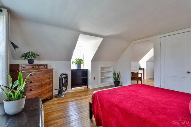 115 Maple Ave, Lebanon, OH 45036 - bedroom featuring hardwood / wood-style floors, vaulted ceiling, and baseboards