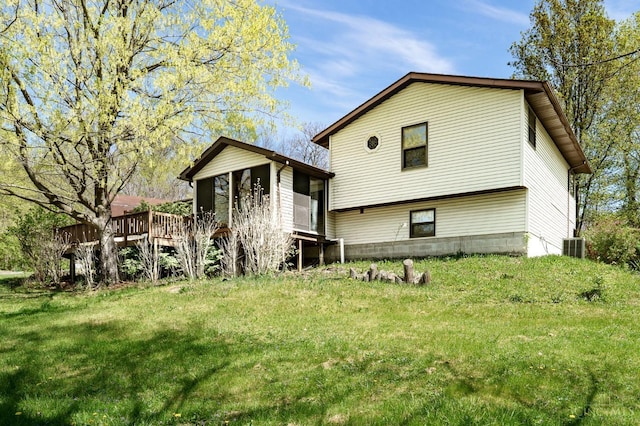 6139 N State Route 48, Clearcreek Twp, OH 45036 - back of house with a deck and a yard