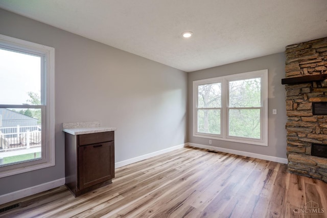 5172 Sheits Rd, Colerain Twp, OH 45251 - unfurnished living room featuring baseboards, plenty of natural light, and light wood-type flooring