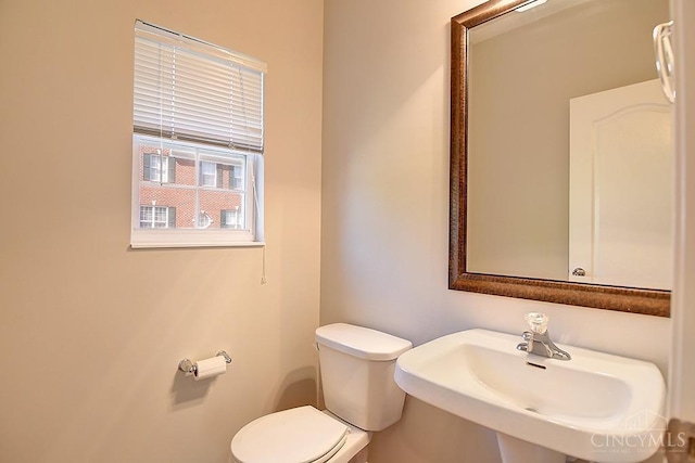 4291 Straight Arrow Rd, Beavercreek, OH 45430 - half bathroom featuring a sink and toilet