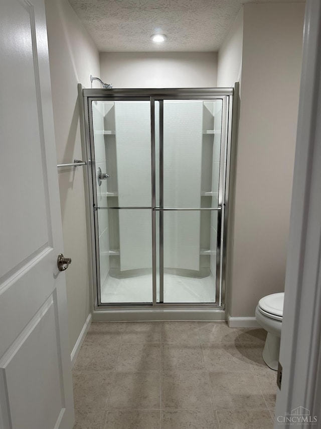 10522 Atterbury Dr, Crosby Twp, OH 45030 - full bathroom with baseboards, toilet, a shower stall, and a textured ceiling