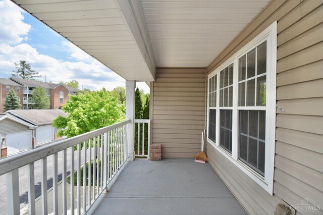 6720 Kelseys Oak Ct, Green Twp, OH 45248 - view of balcony