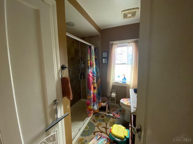 3518 Fyffe Ave, Cincinnati, OH 45211 - full bathroom featuring a shower stall and toilet