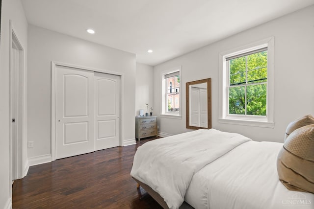 bedroom featuring dark wood-style floors, recessed lighting, and baseboards