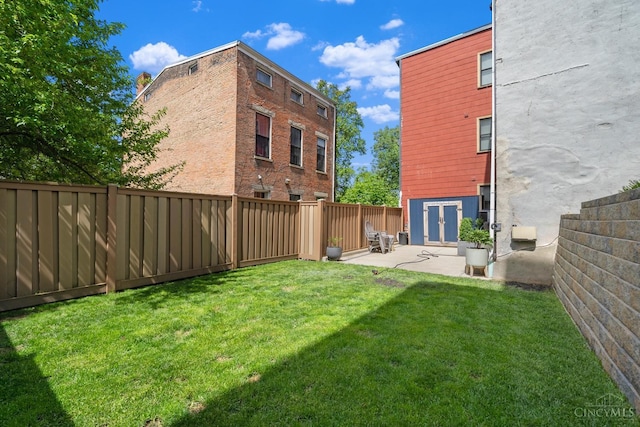 view of yard with a patio