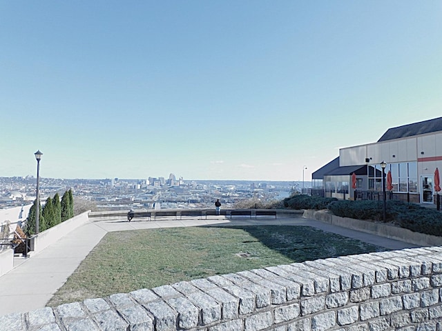 view of green lawn