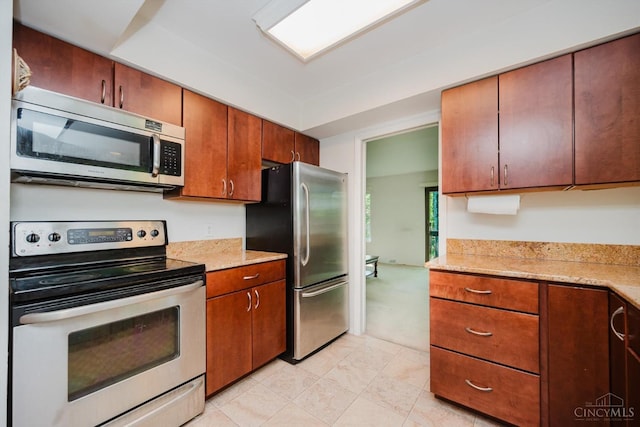 5672 Crooked Tree Ln, Miami Twp, OH 45150 - kitchen featuring appliances with stainless steel finishes and light tile patterned floors