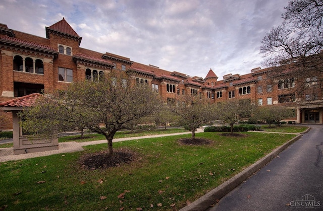view of community featuring a lawn