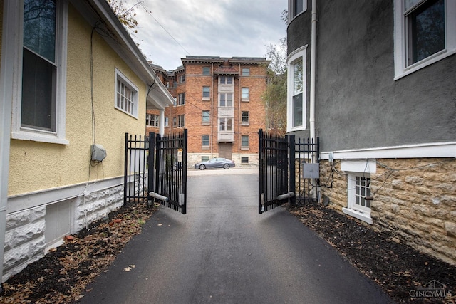 gate featuring fence