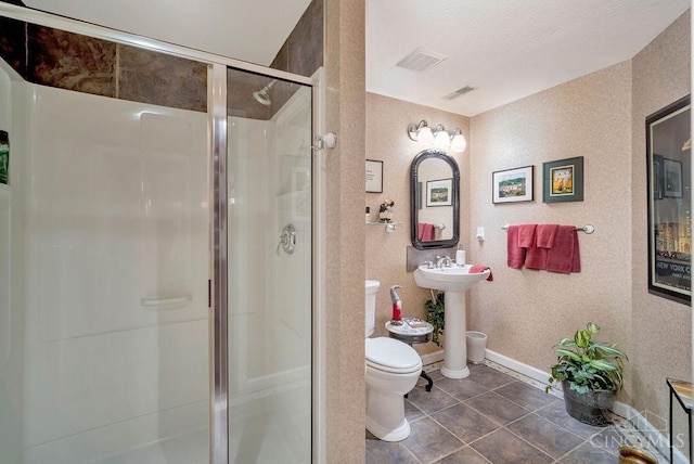 1668 Nichole Ct, Hamilton, OH 45013 - full bathroom featuring a stall shower, toilet, tile patterned flooring, and baseboards