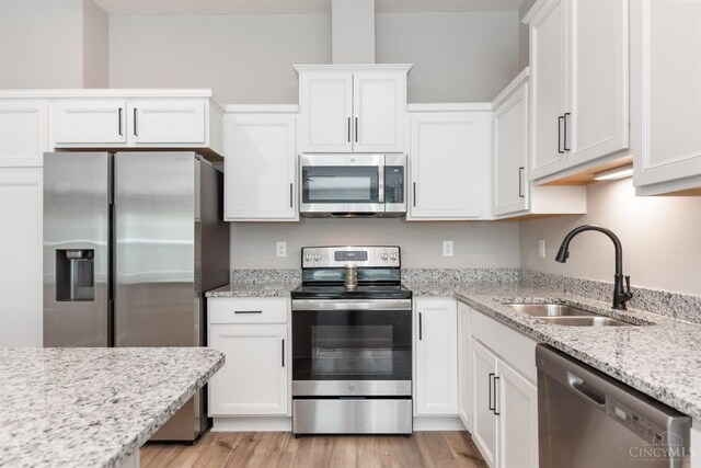 5880 Parkview Ln Unit 303, Miami Twp, OH 45150 - kitchen with appliances with stainless steel finishes, a sink, white cabinetry, and light wood finished floors