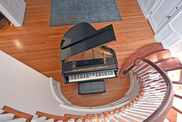 1 Beech Crest Ln, Cincinnati, OH 45206 - detailed view of wood walls