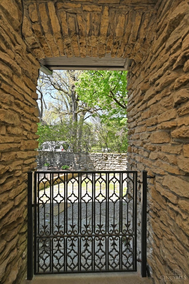 1 Beech Crest Ln, Cincinnati, OH 45206 - view of balcony