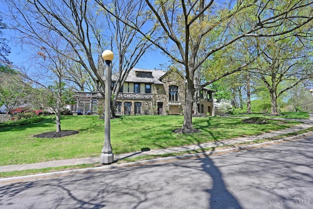 1 Beech Crest Ln, Cincinnati, OH 45206 - view of front facade with stone siding and a front yard