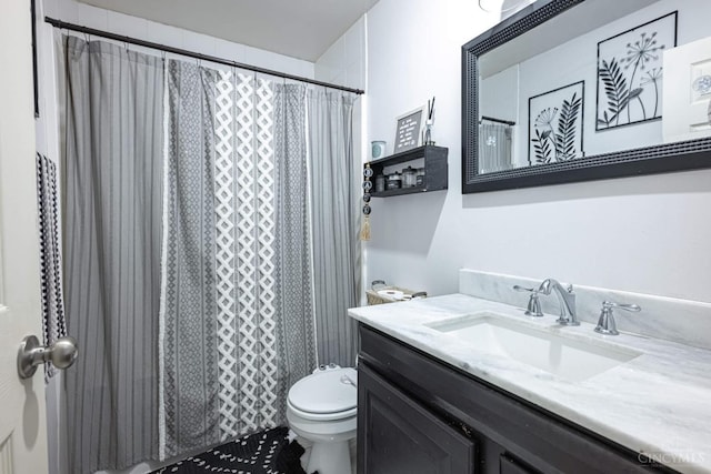 8588 Twincreek Dr, Franklin Twp, OH 45005 - bathroom featuring toilet, vanity, and a shower with curtain