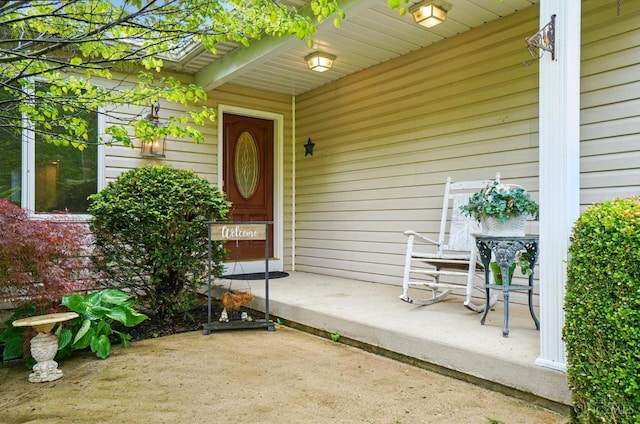property entrance with covered porch