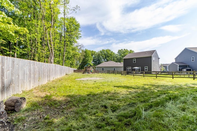 40 Glen Mary Dr, Pierce Twp, OH 45102 - view of yard with a playground