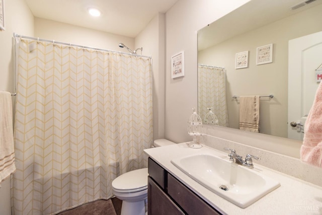 40 Glen Mary Dr, Pierce Twp, OH 45102 - bathroom featuring toilet, vanity, shower / tub combo with curtain, and recessed lighting