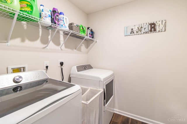 40 Glen Mary Dr, Pierce Twp, OH 45102 - laundry room featuring independent washer and dryer, baseboards, and dark wood-type flooring