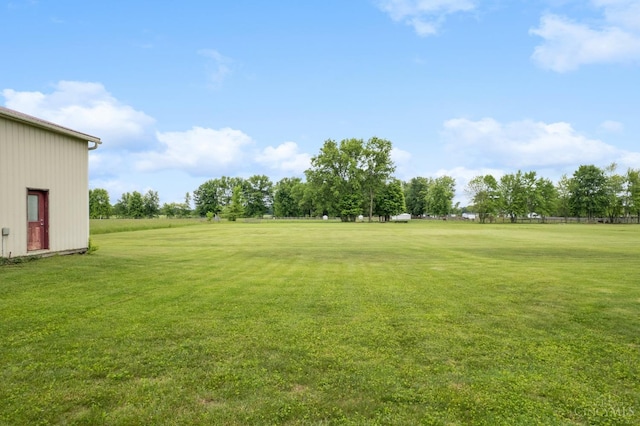 view of green lawn
