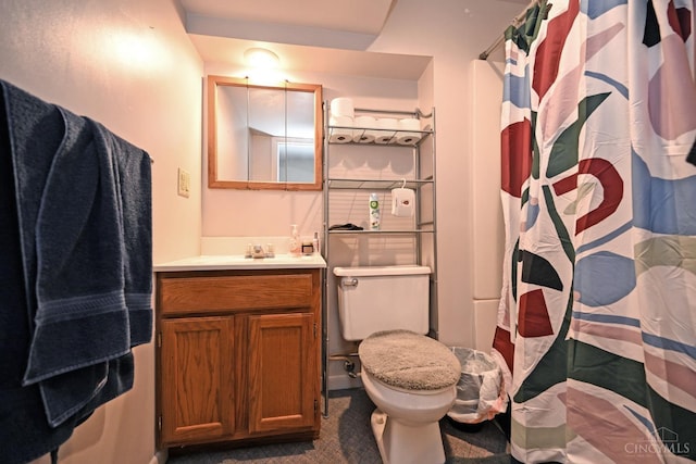 5638 Victoryview Ln, Delhi Twp, OH 45233 - full bathroom with vanity, toilet, and a shower with shower curtain