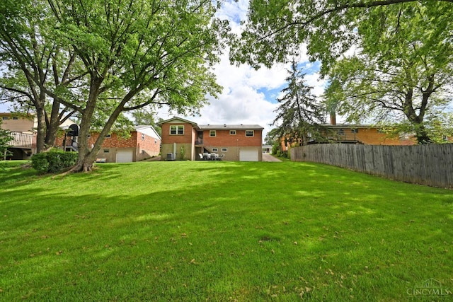 5638 Victoryview Ln, Delhi Twp, OH 45233 - view of yard featuring an attached garage