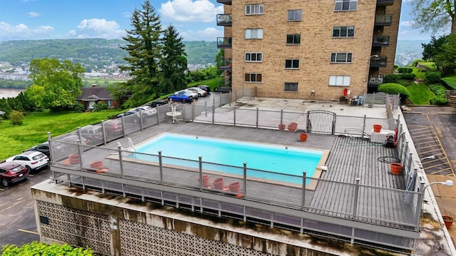 1617 E Mcmillan St Unit 605, Cincinnati, OH 45206 - community pool with a gate