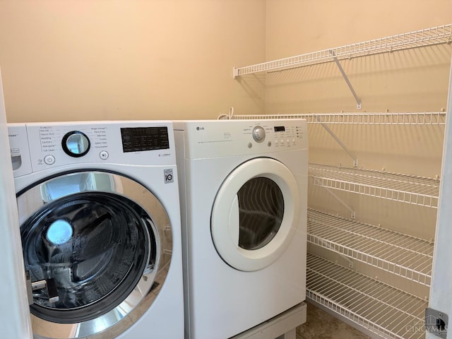 232 Choctaw Cir, Franklin, OH 45005 - laundry room with washer and dryer and tile patterned flooring