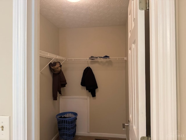232 Choctaw Cir, Franklin, OH 45005 - view of walk in closet