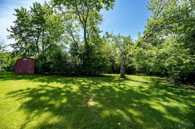 2389 Aquarius Dr, Springfield Twp, OH 45231 - view of green lawn