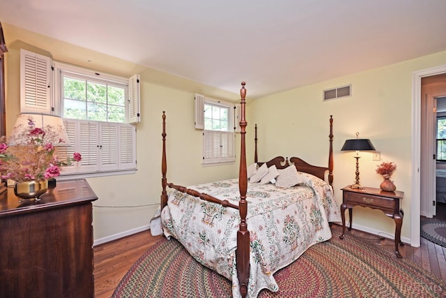 667 N Meadowcrest Cir, Springfield Twp, OH 45231 - bedroom with wood finished floors and baseboards