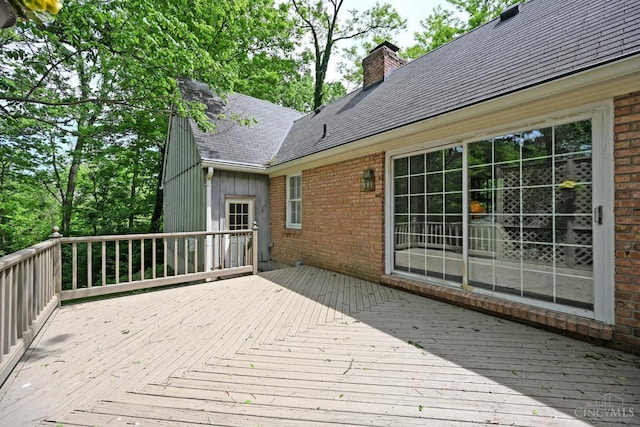 667 N Meadowcrest Cir, Springfield Twp, OH 45231 - view of wooden terrace