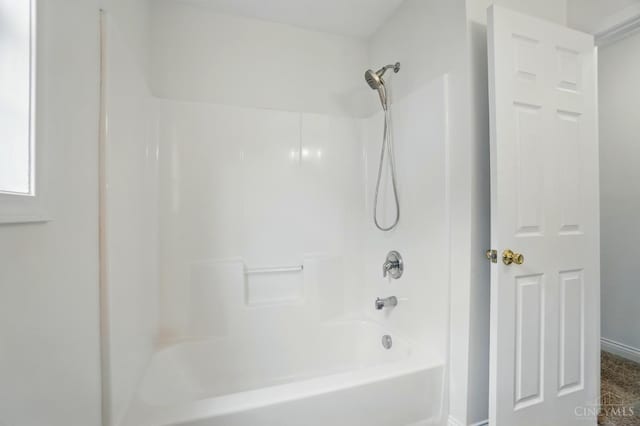 7785 Dew Drop Cir, Hamilton Twp, OH 45039 - full bath featuring baseboards and tub / shower combination