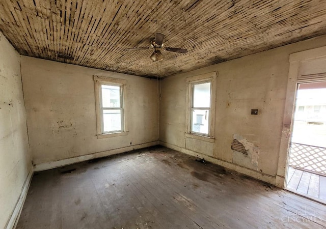 338 S Walnut St, Wilmington, OH 45177 - unfurnished room with ceiling fan and hardwood / wood-style flooring
