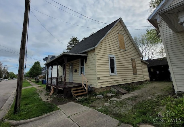 338 S Walnut St, Wilmington, OH 45177 - view of front of house featuring covered porch