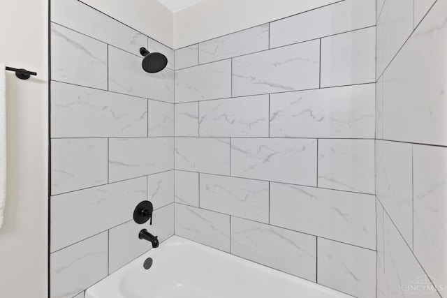 11909 Blackhawk Cir, Springfield Twp, OH 45240 - full bath featuring bathing tub / shower combination