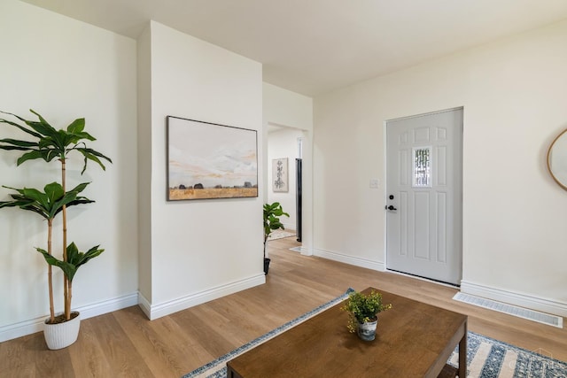 926 Shuler Ave, Hamilton, OH 45011 - entryway with wood finished floors and baseboards