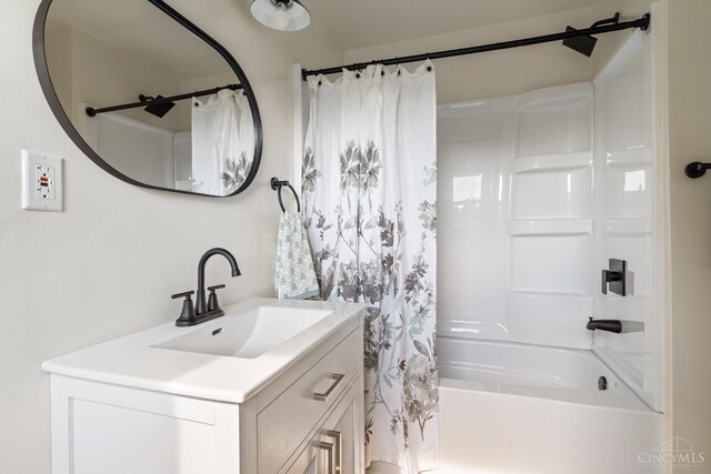 926 Shuler Ave, Hamilton, OH 45011 - full bath with shower / tub combo and vanity